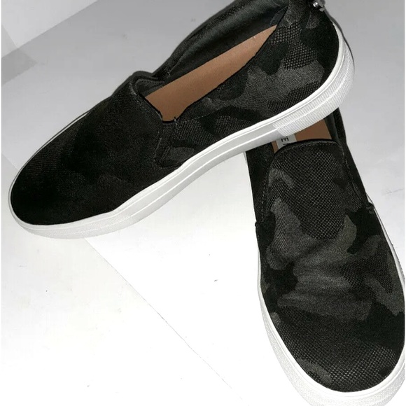Steve Madden Shoes - Steve Madden stylish slip on athletic shoes size 8